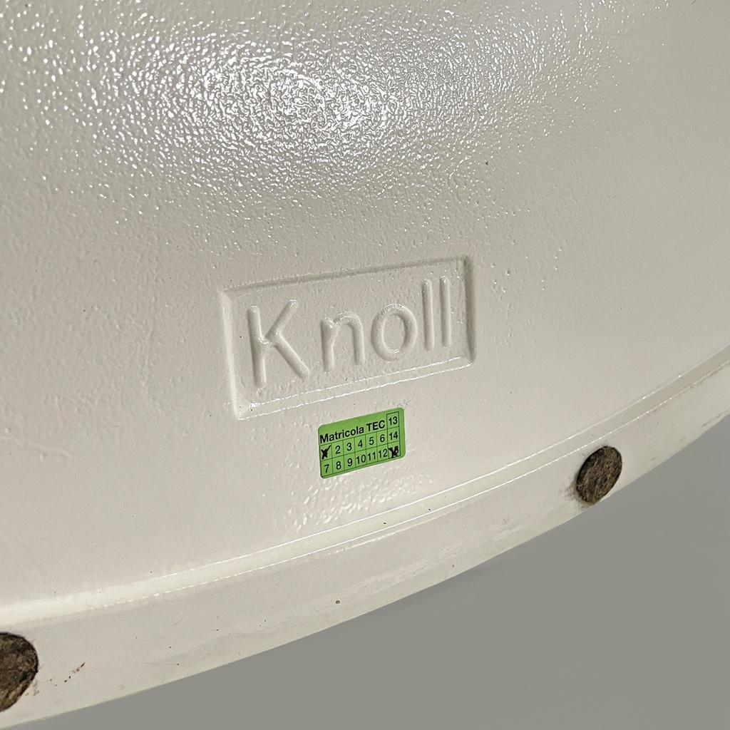 Tavolo da pranzo Tulip di Eero Saarinen per Knoll, 2015