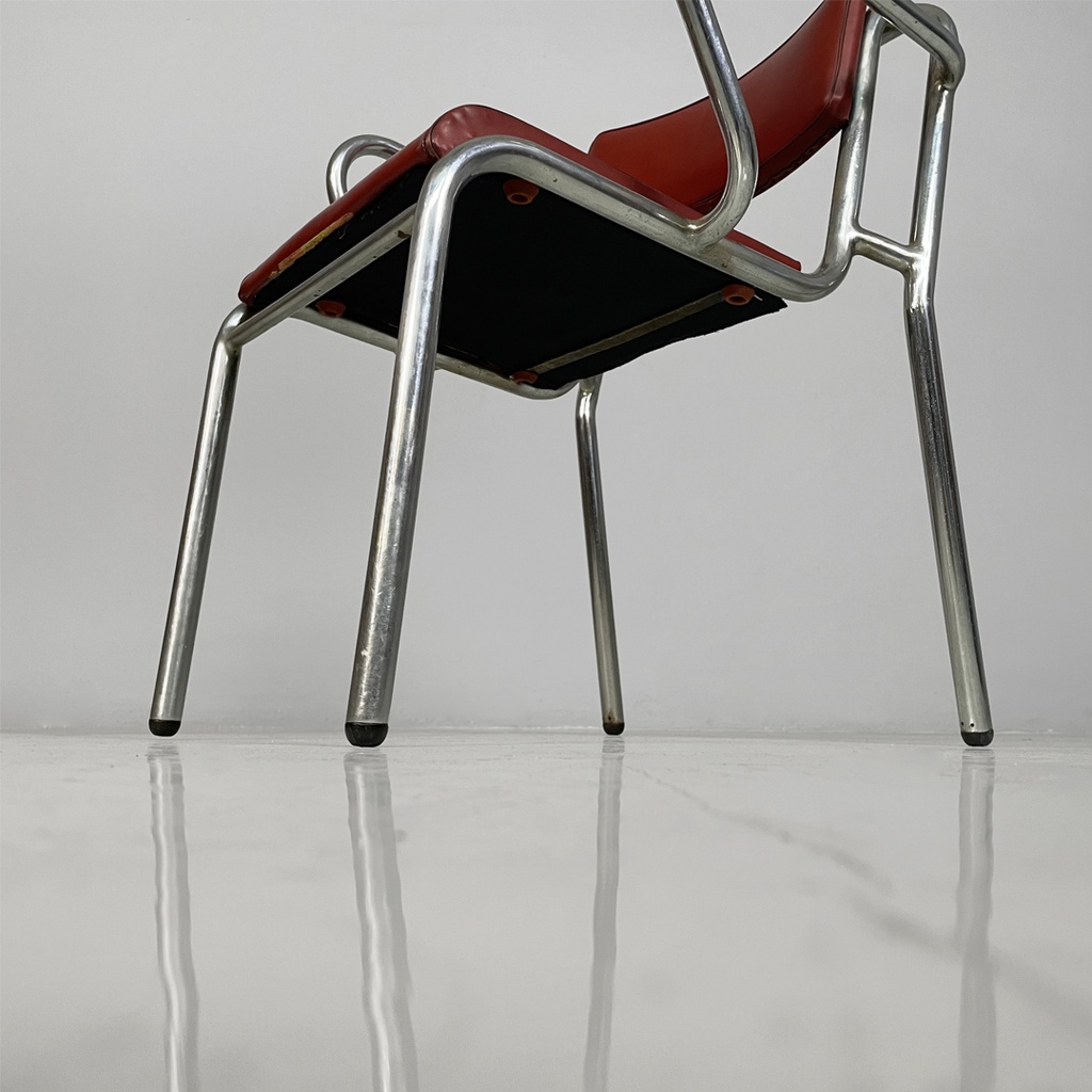 Sedie in alluminio e sky rosso, 1930 ca.