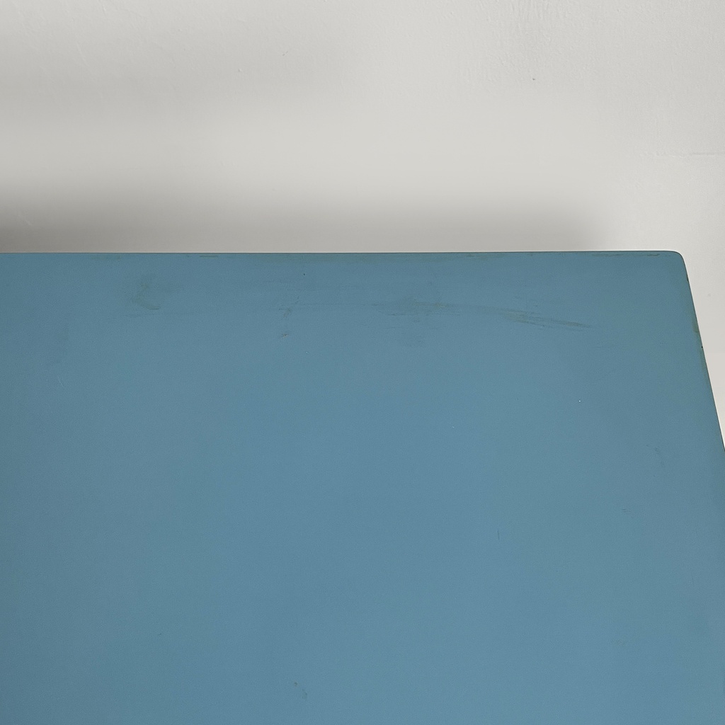 Tavolo da lavoro in legno e formica azzurra, 1960 ca.