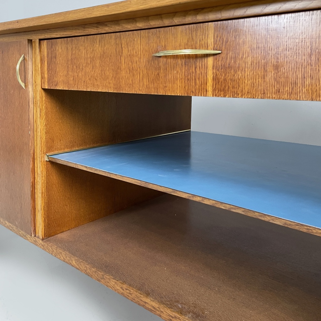 Tavolo da lavoro in legno e formica azzurra, 1960 ca.