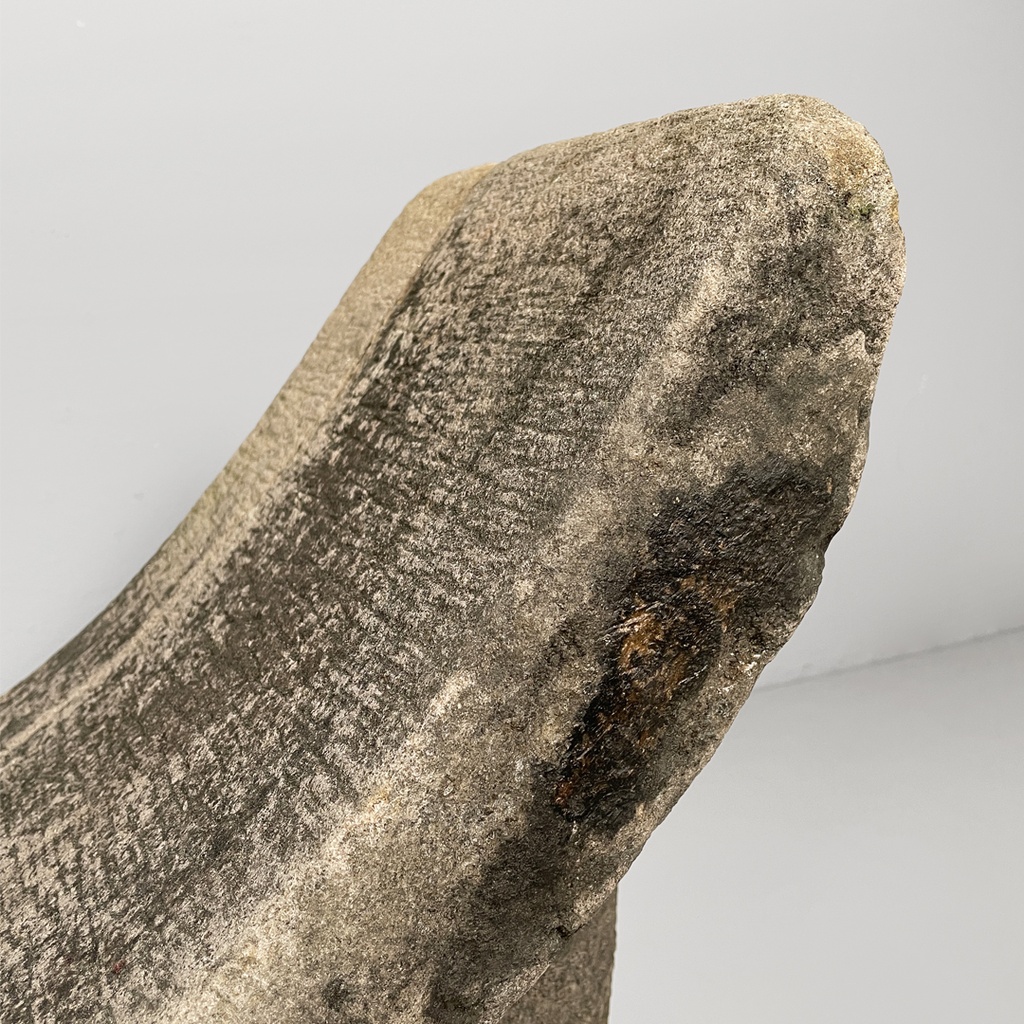 Sgabello in pietra, 1930 ca.