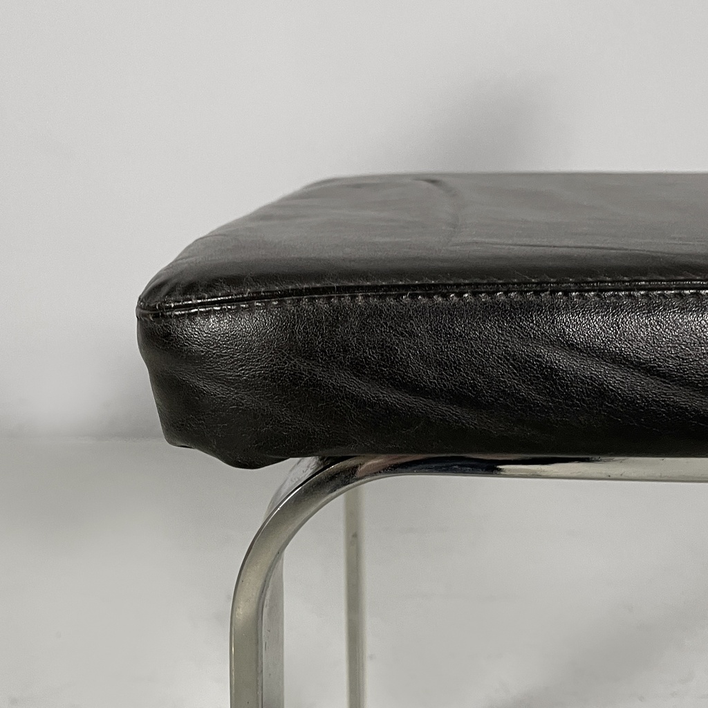 Sedia in pelle nera e acciaio, 1980 ca.