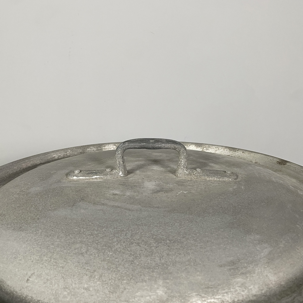 Pentola con coperchio in alluminio, 1930 ca.