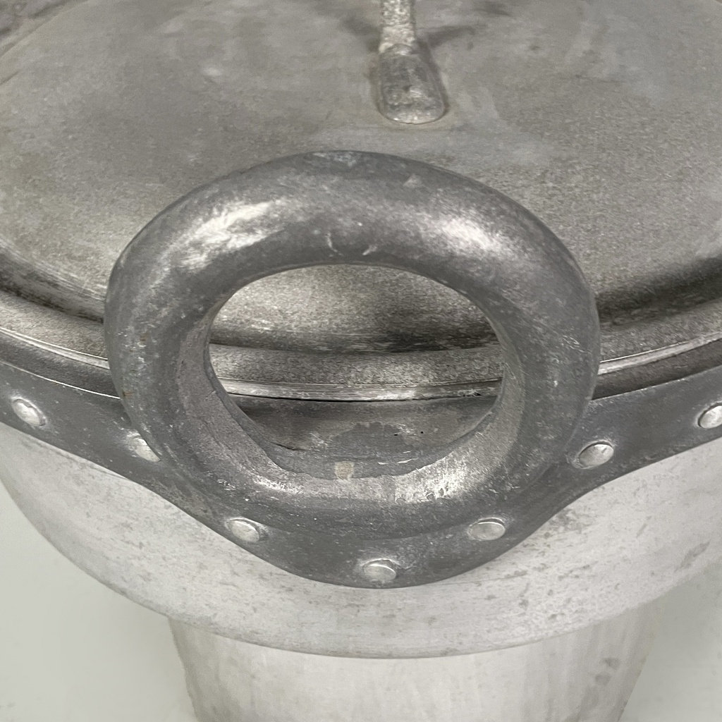 Pentola con coperchio in alluminio, 1930 ca.