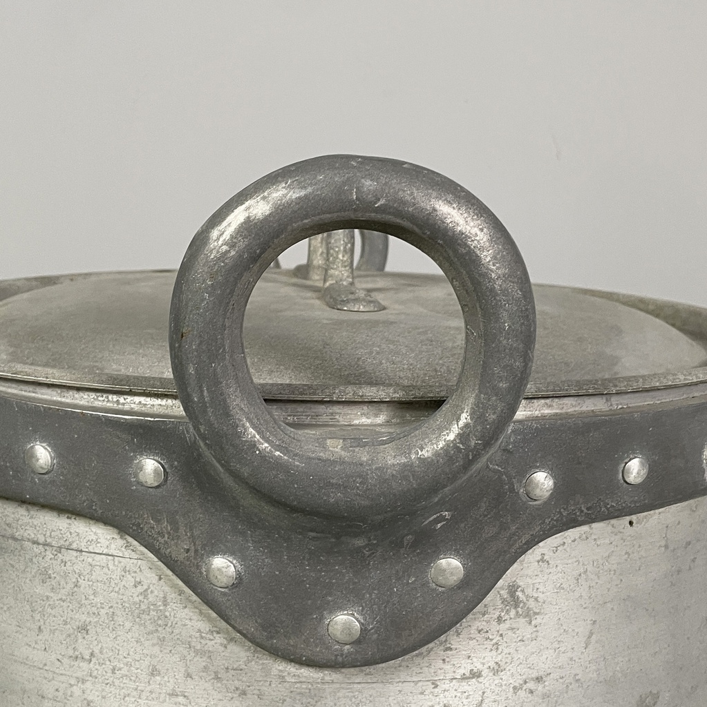 Pentola con coperchio in alluminio, 1930 ca.