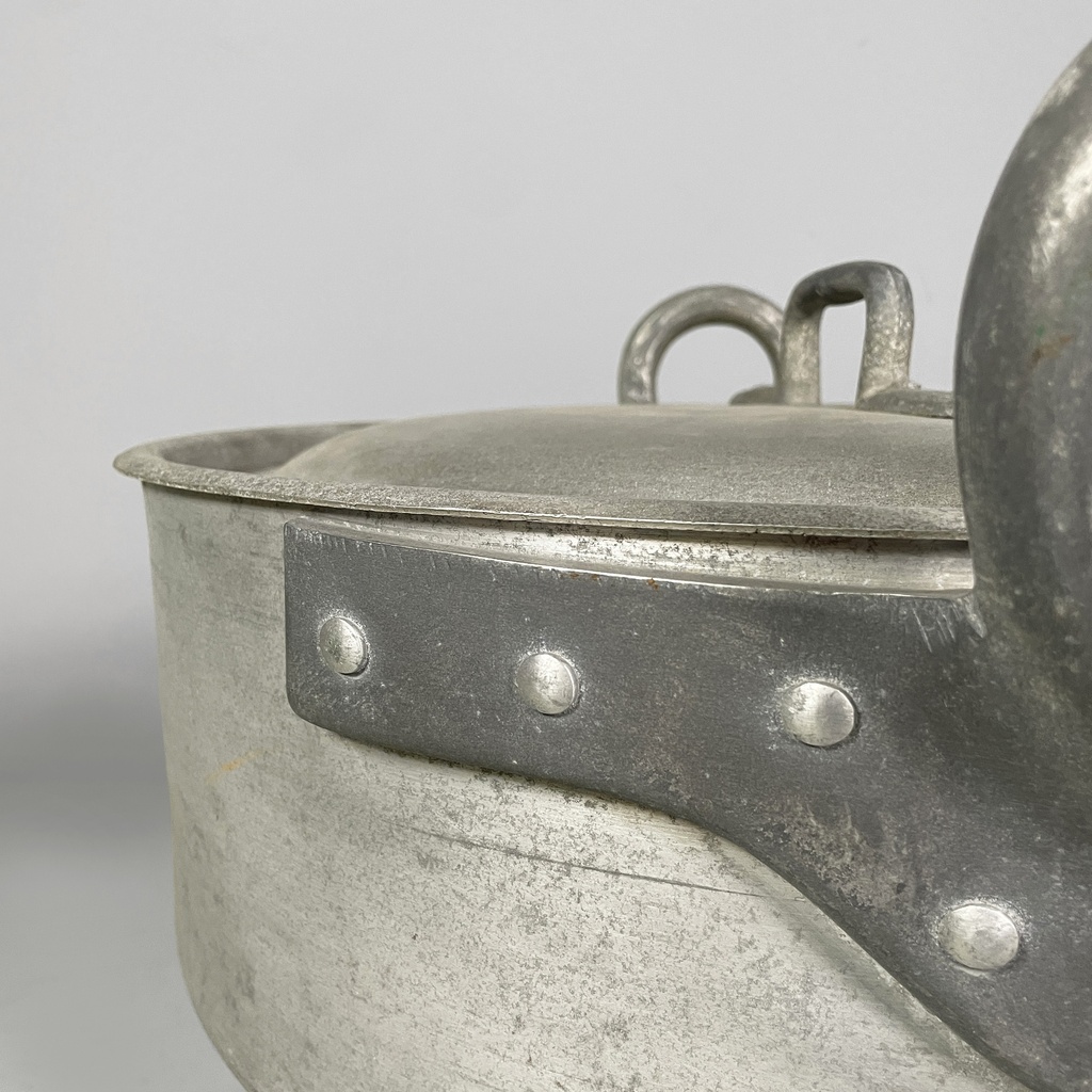 Pentola con coperchio in alluminio, 1930 ca.