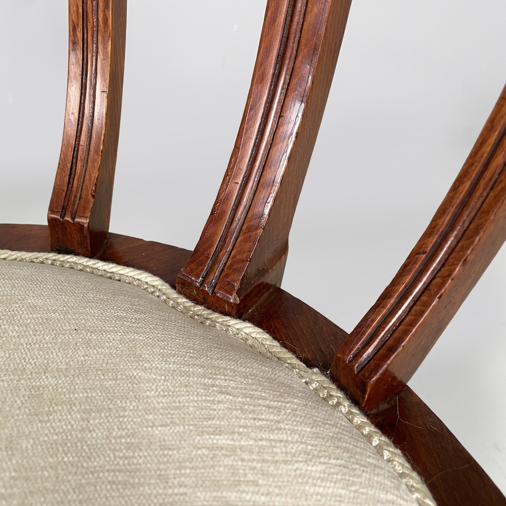 Sedie a pozzetto in legno e tessuto bianco, 1930 ca.