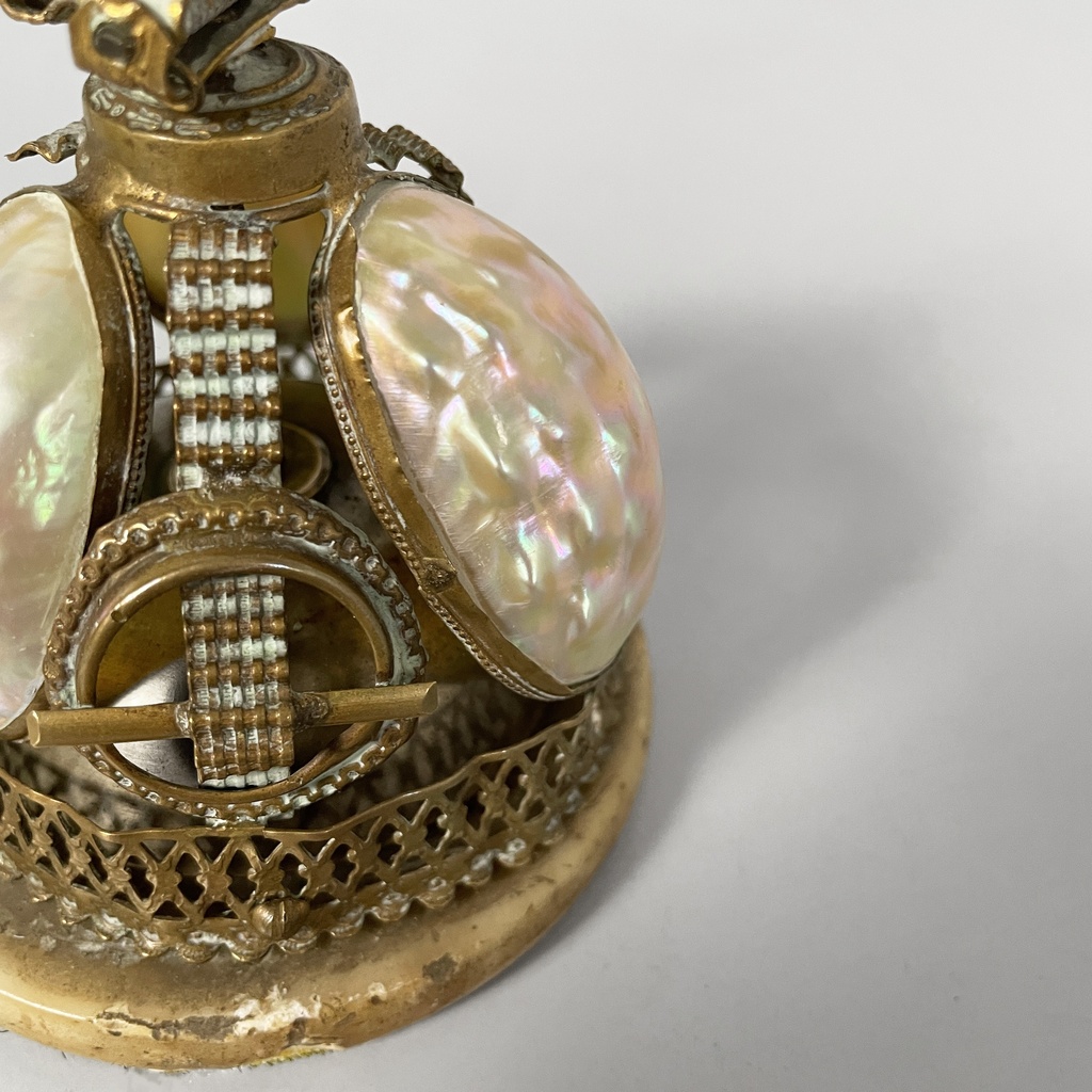Campanella da hotel in madreperla e ottone, metà 1800 ca.