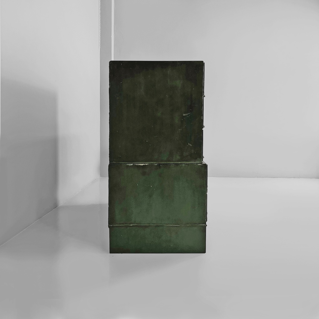 Cassettiera in legno verde e vetro, 1940 ca.