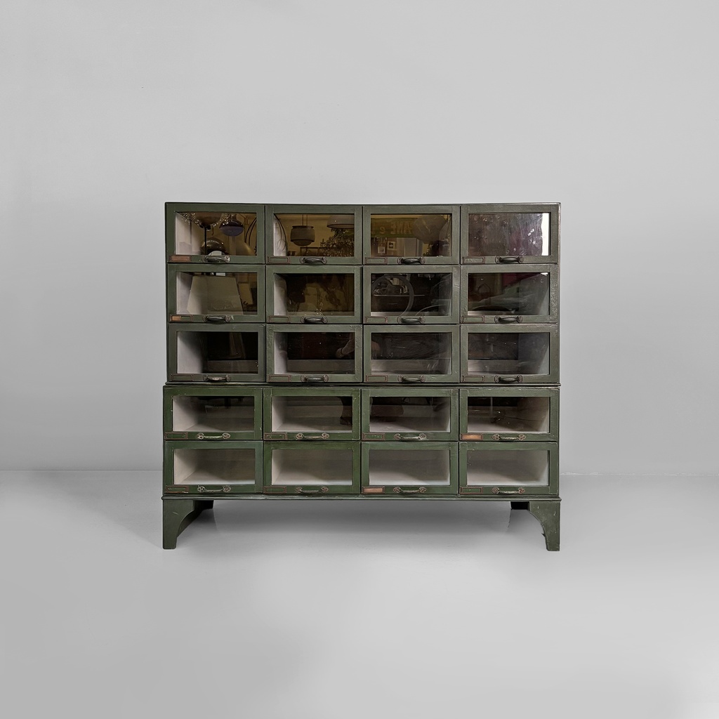 Cassettiera in legno verde e vetro, 1940 ca.