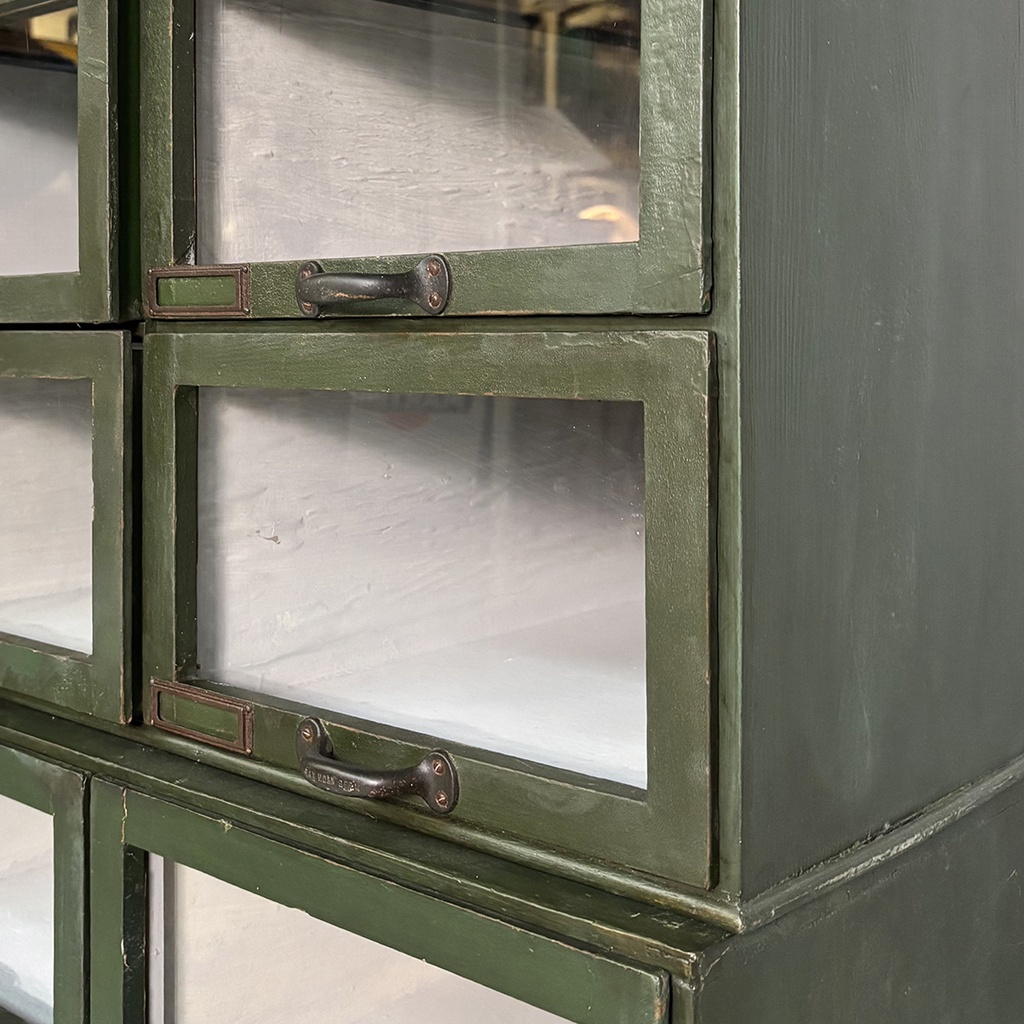 Cassettiera in legno verde e vetro, 1940 ca.