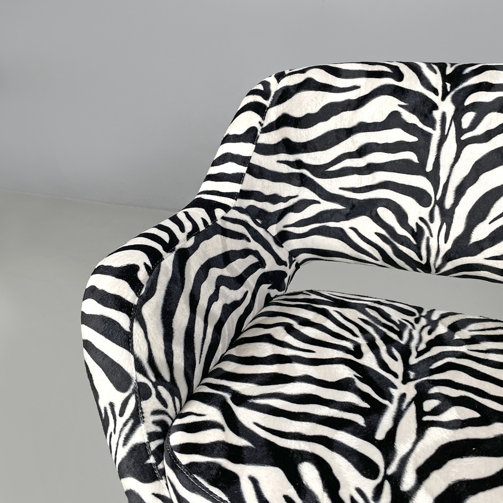 Poltrona in tessuto zebrato, 1970 ca. 
