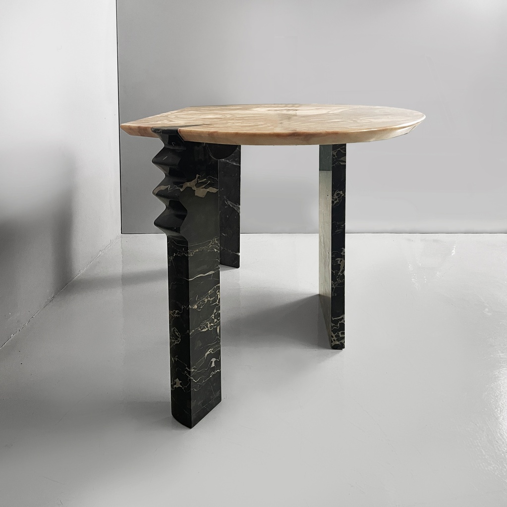 Consolle da parete in marmo rosa e nero, 1980 ca.