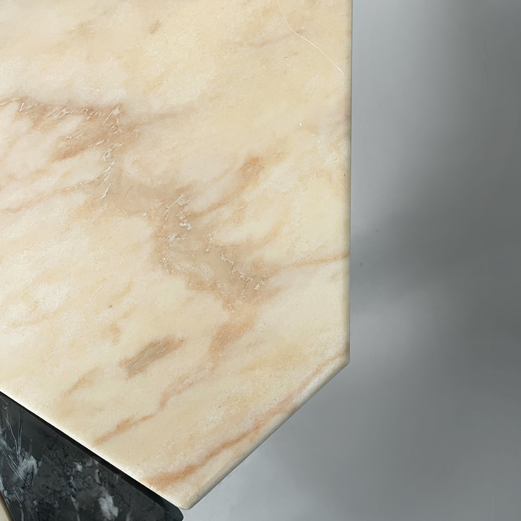 Consolle da parete in marmo rosa e nero, 1980 ca.