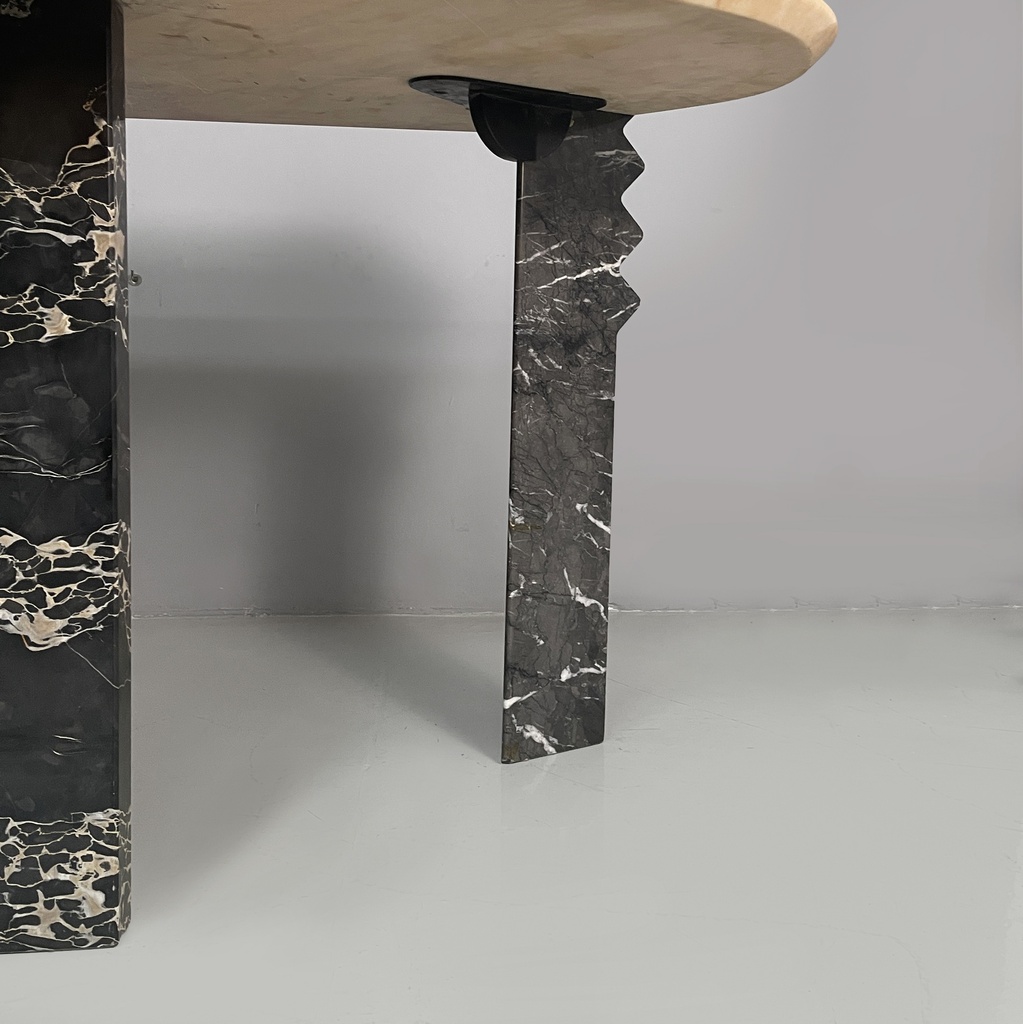 Consolle da parete in marmo rosa e nero, 1980 ca.