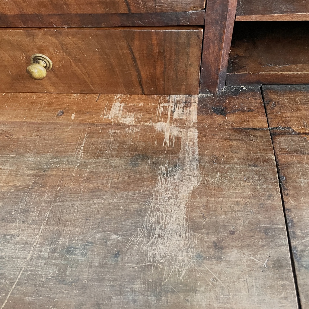 Cassettiera a ribalta in legno, 1700 ca.