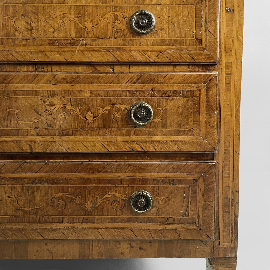 Cassettiera a ribalta in legno, 1700 ca.