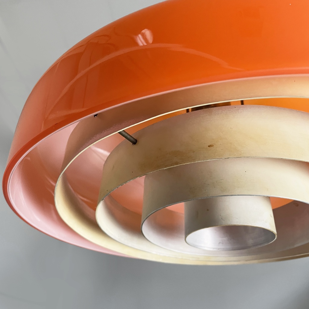 Lampadario in vetro arancione e metallo bianco, 1970 ca.