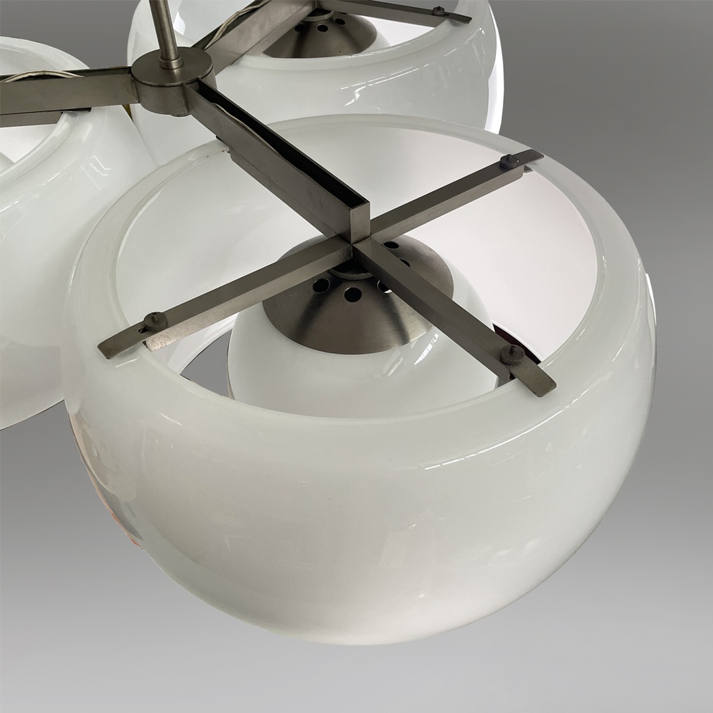 Lampadario Triclinio di Vico Magistretti per Artemide, 1970 ca.