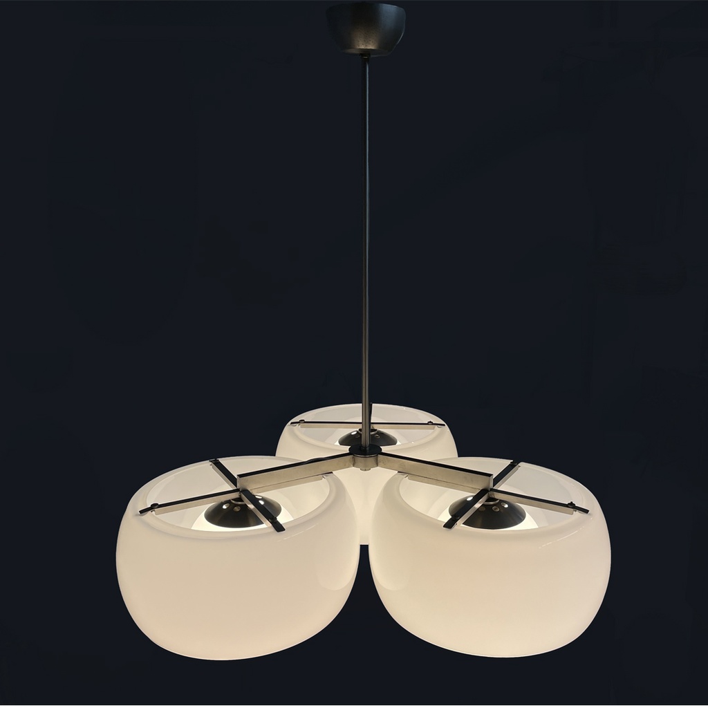 Lampadario Triclinio di Vico Magistretti per Artemide, 1970 ca.