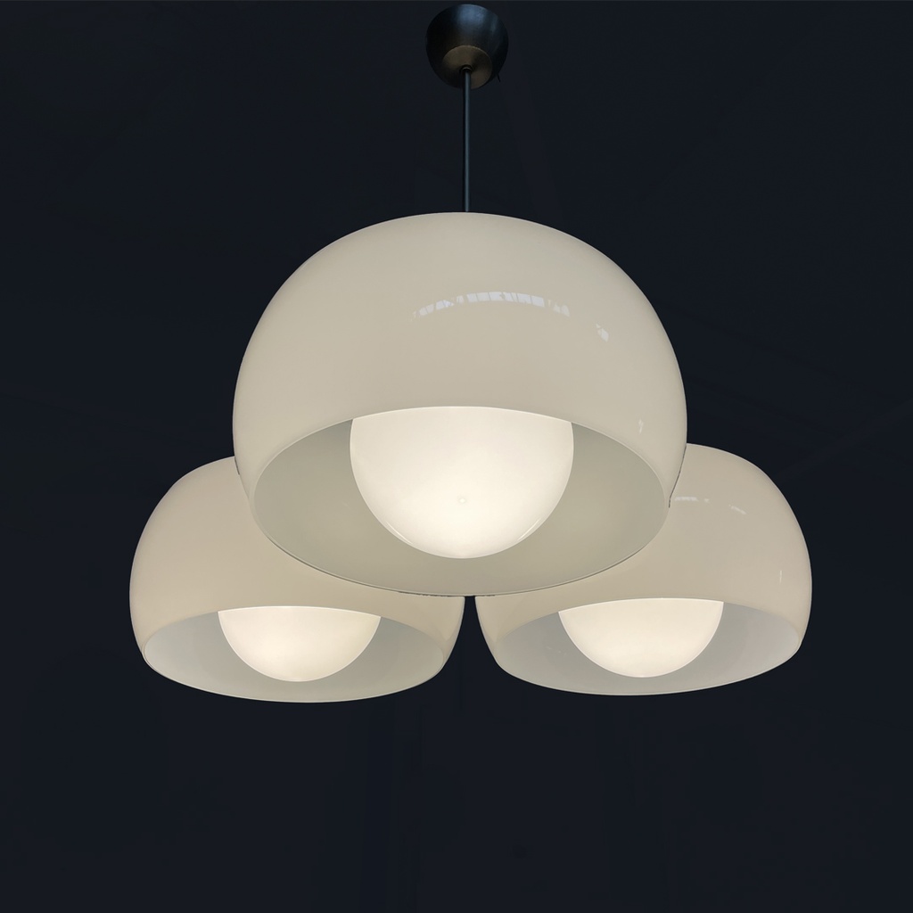Lampadario Triclinio di Vico Magistretti per Artemide, 1970 ca.