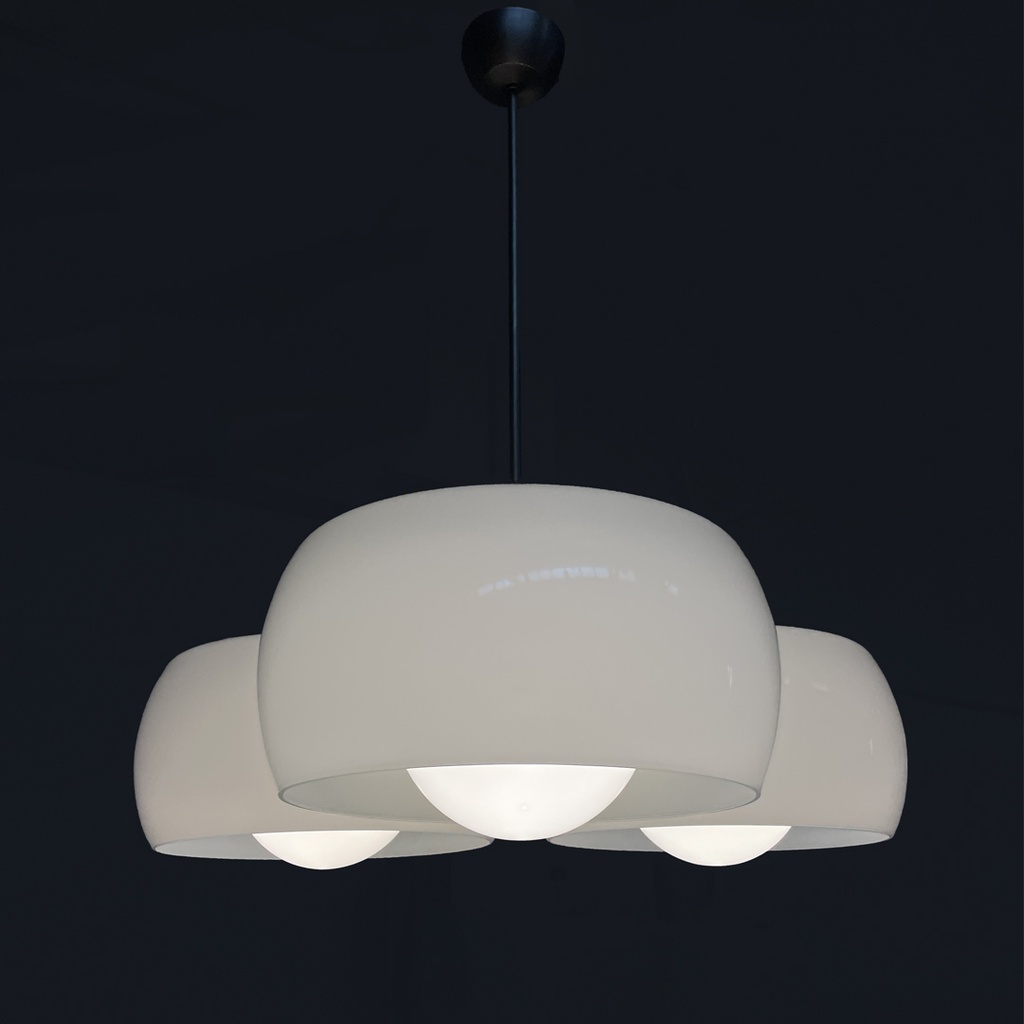 Lampadario Triclinio di Vico Magistretti per Artemide, 1970 ca.