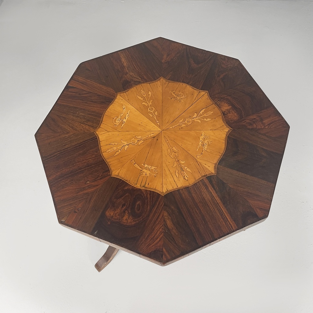 Tavolo da caffè in legno intarsiato, metà 1800 ca.