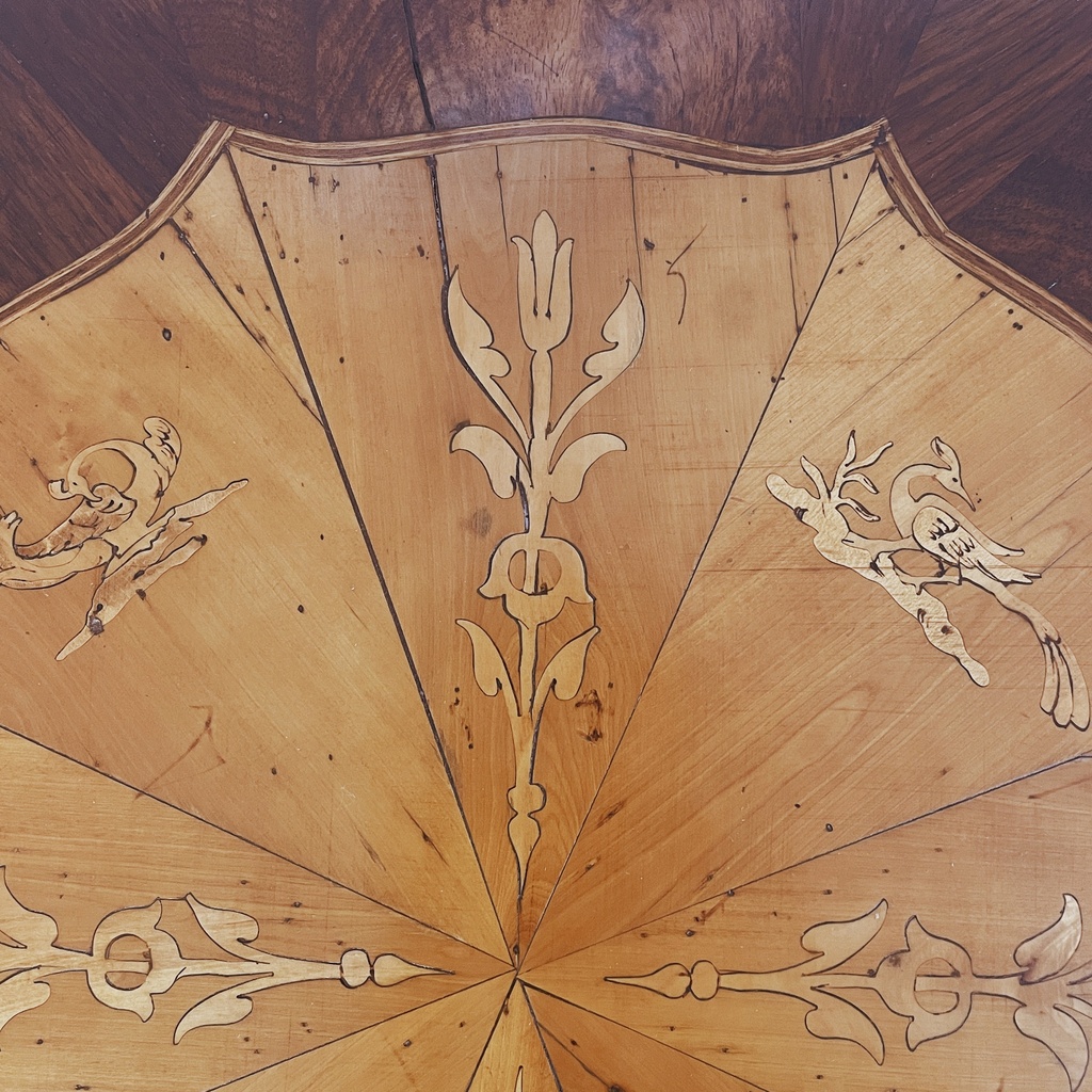 Tavolo da caffè in legno intarsiato, metà 1800 ca.