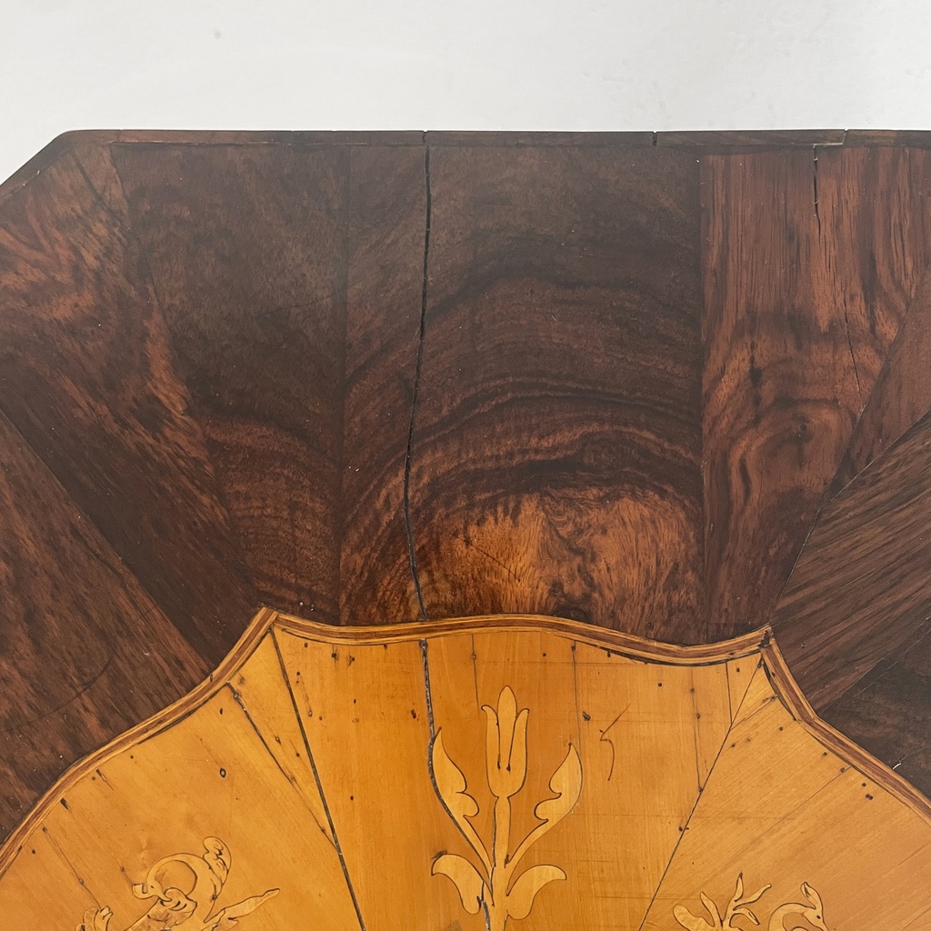 Tavolo da caffè in legno intarsiato, metà 1800 ca.