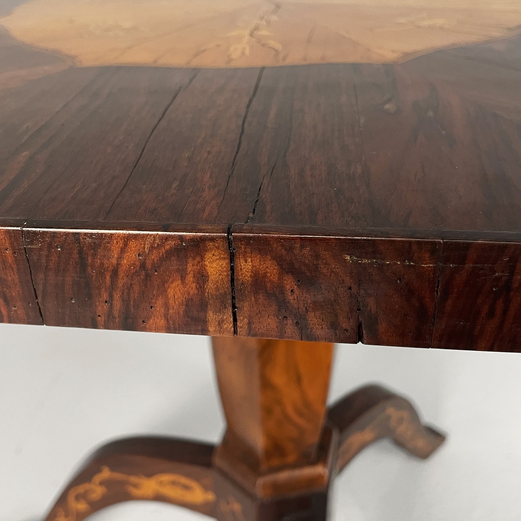 Tavolo da caffè in legno intarsiato, metà 1800 ca.