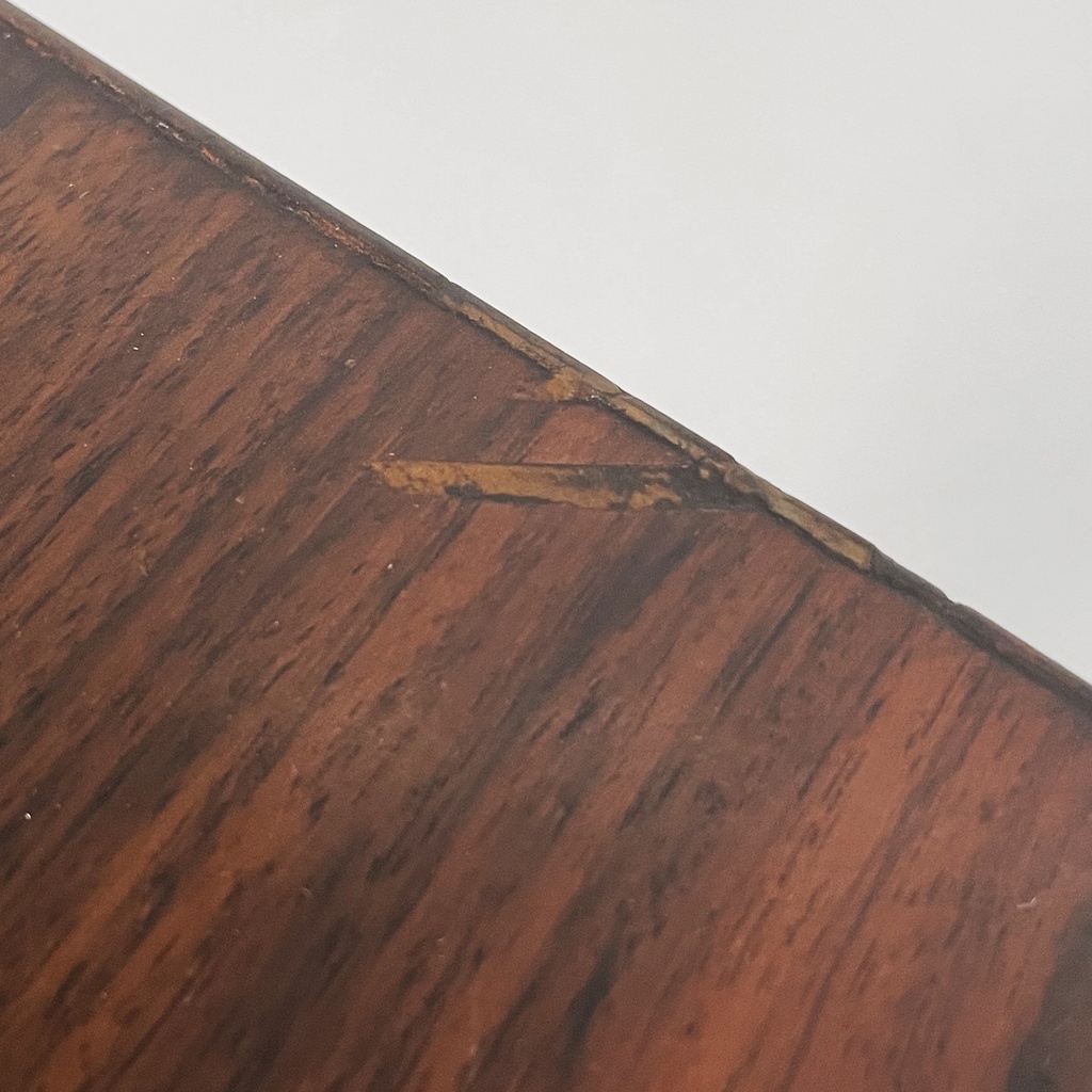 Tavolo da caffè in legno intarsiato, metà 1800 ca.