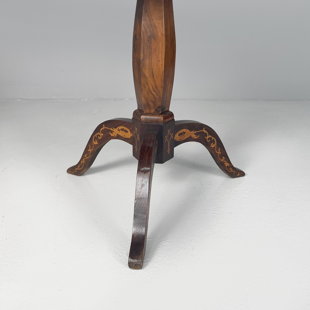 Tavolo da caffè in legno intarsiato, metà 1800 ca.