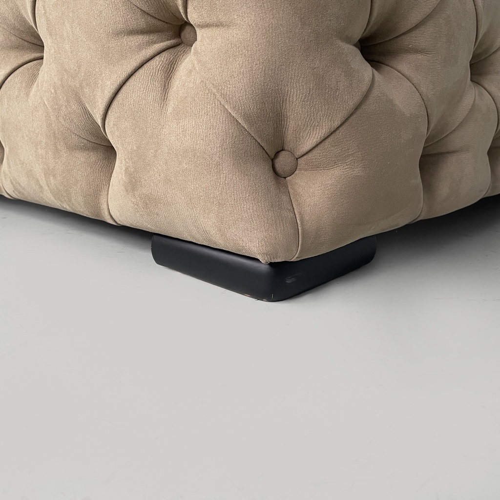 Pouf in camoscio beige, 1990 ca.