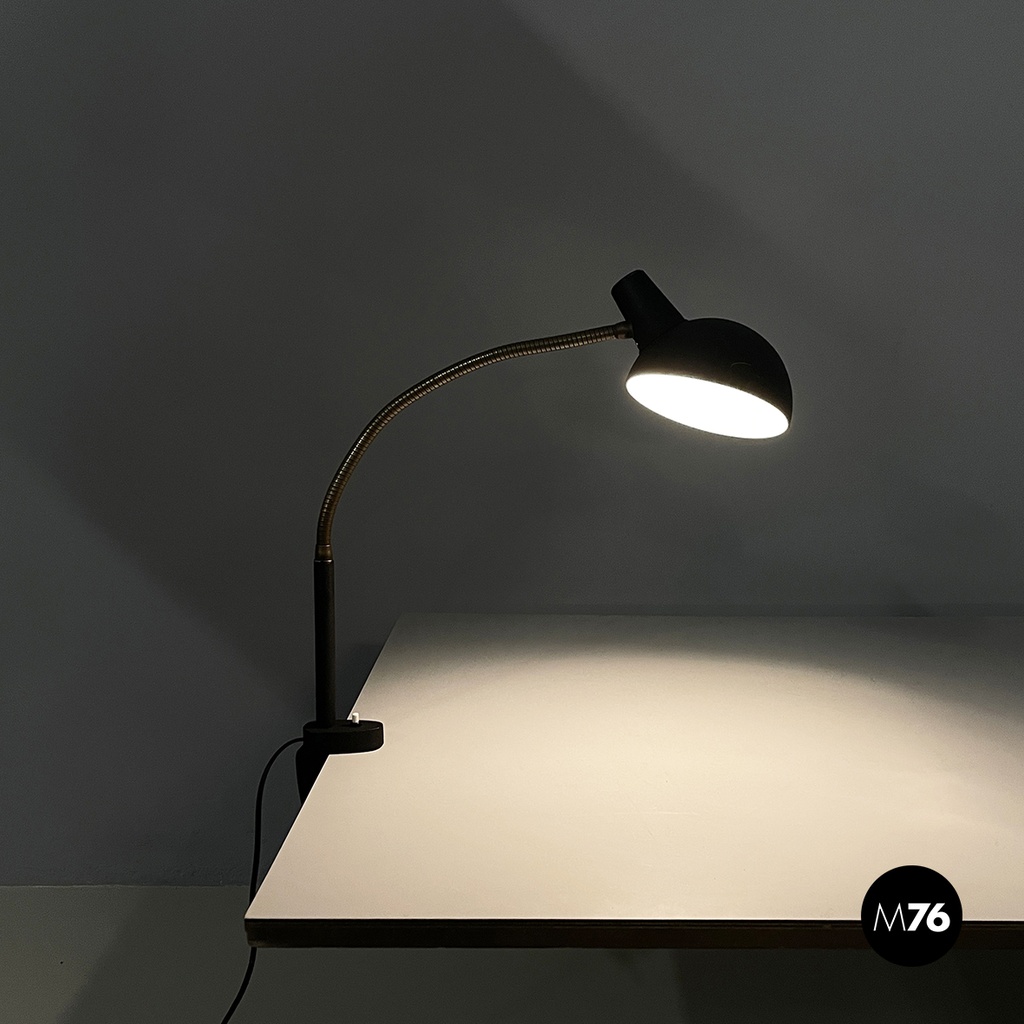 Lampada da tavolo in metallo verniciato nero e oro, 1970 ca.