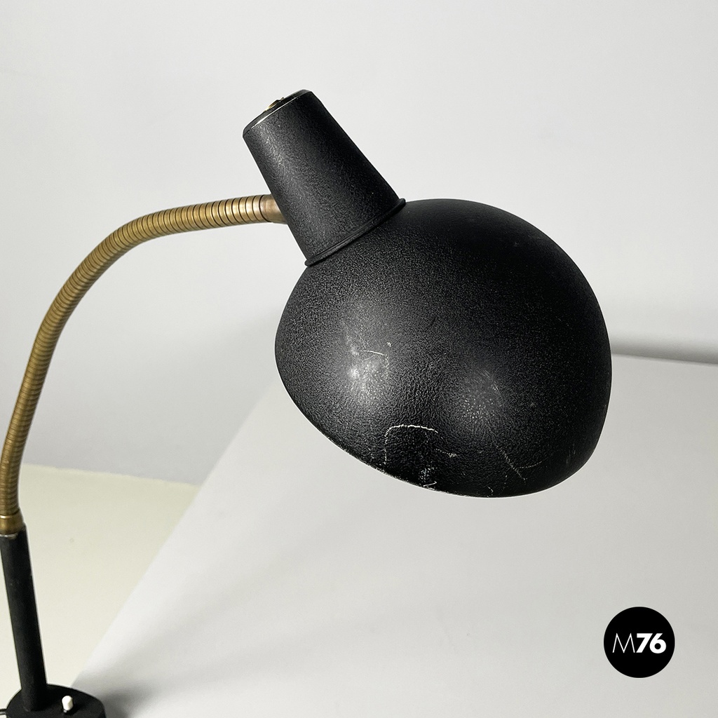 Lampada da tavolo in metallo verniciato nero e oro, 1970 ca.