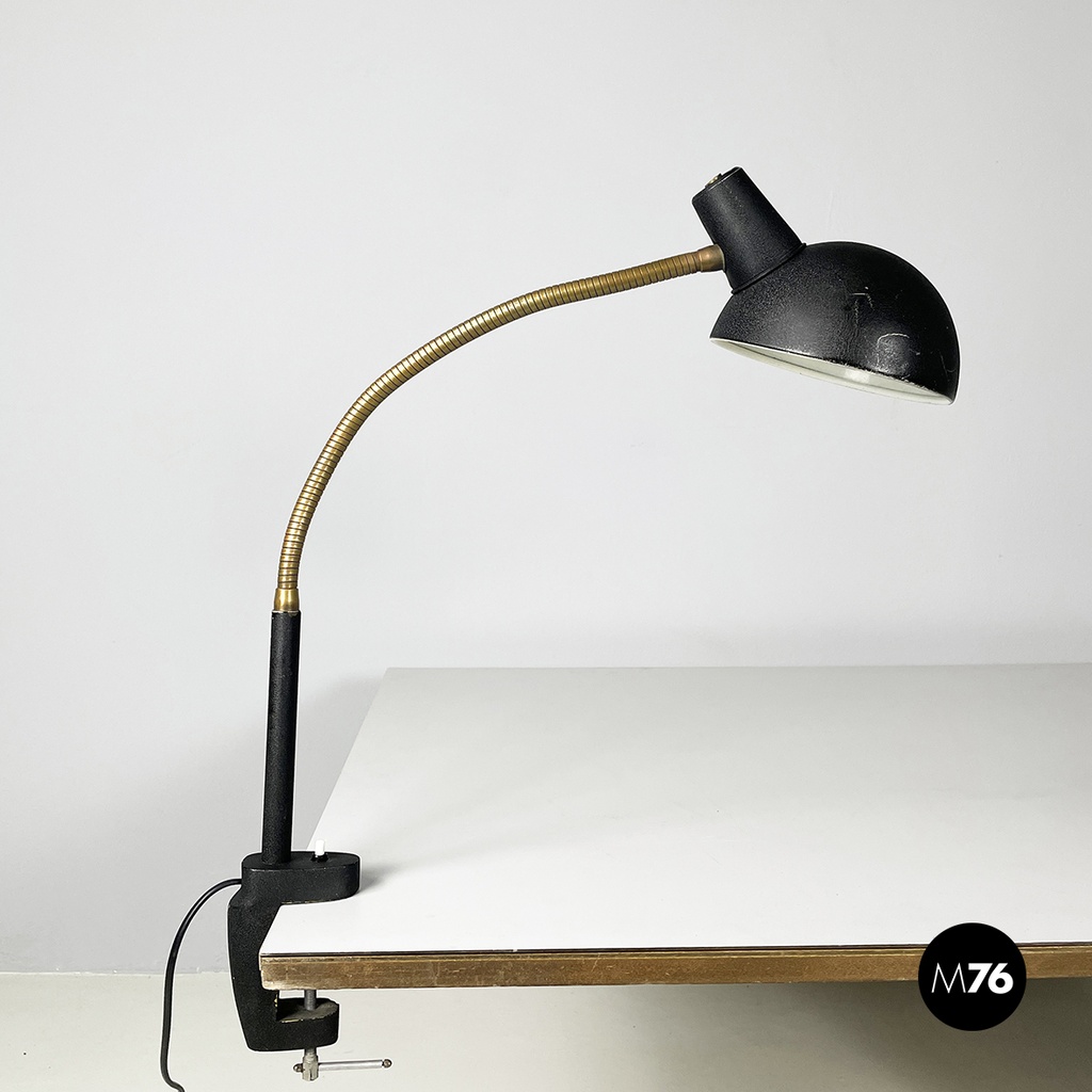 Lampada da tavolo in metallo verniciato nero e oro, 1970 ca.