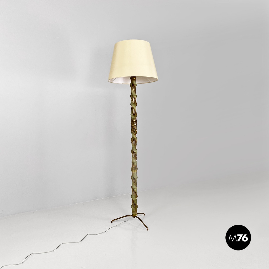 Lampada da terra in legno verde, ottone e tessuto, 1950 ca.