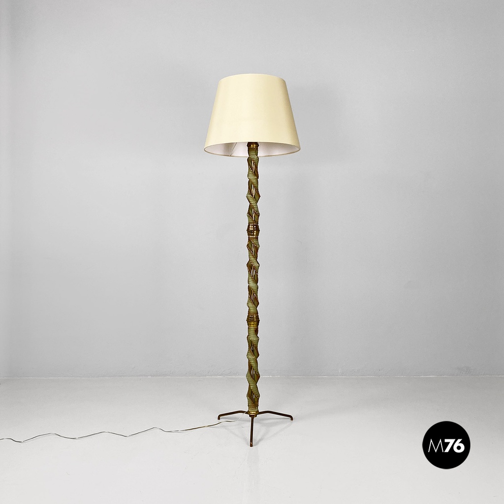 Lampada da terra in legno verde, ottone e tessuto, 1950 ca.