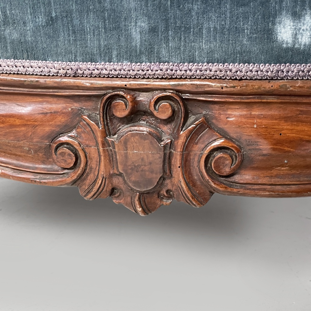 Divano in velluto azzurro e legno, 1930 ca.