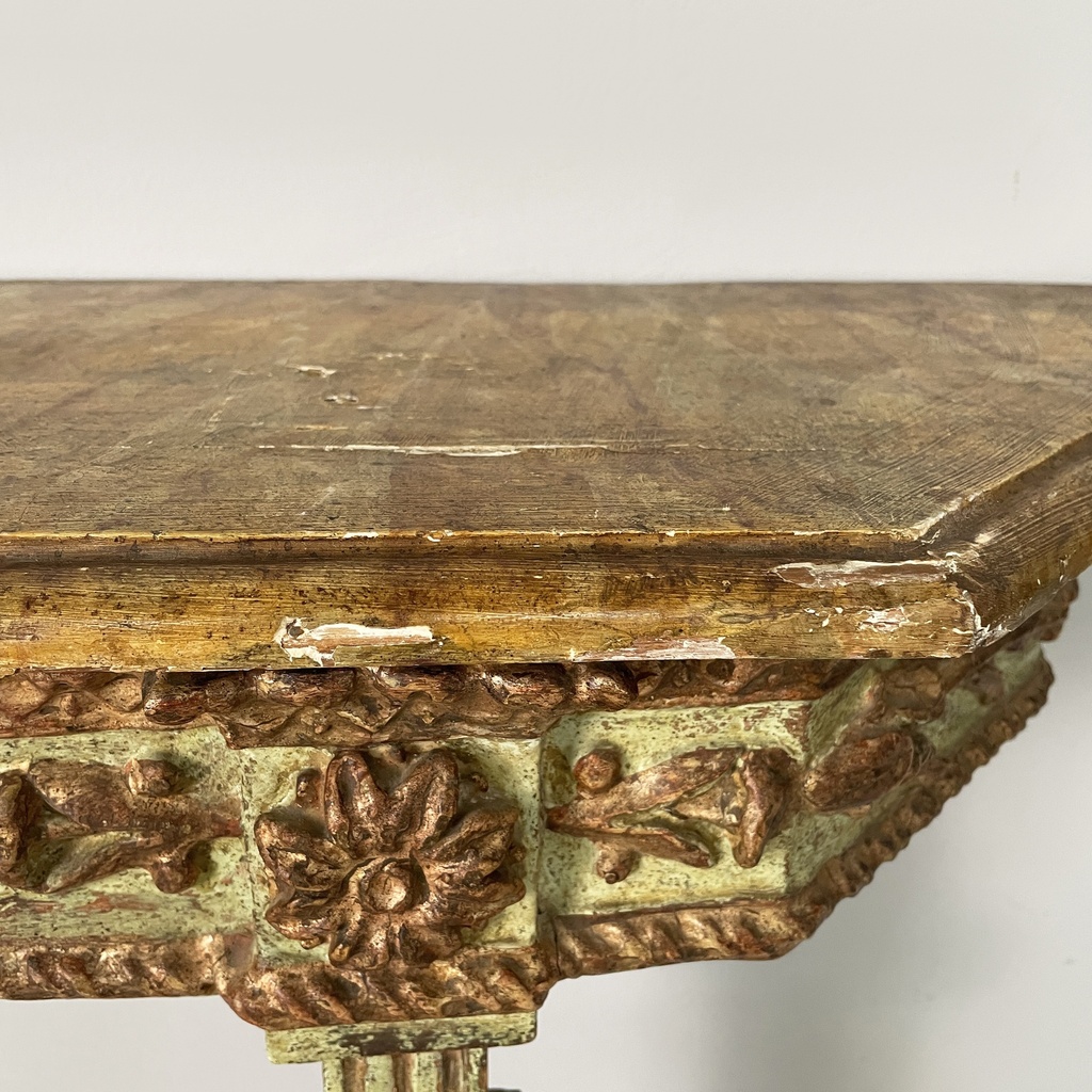 Consolle in legno verde e dorato, 1700 ca.