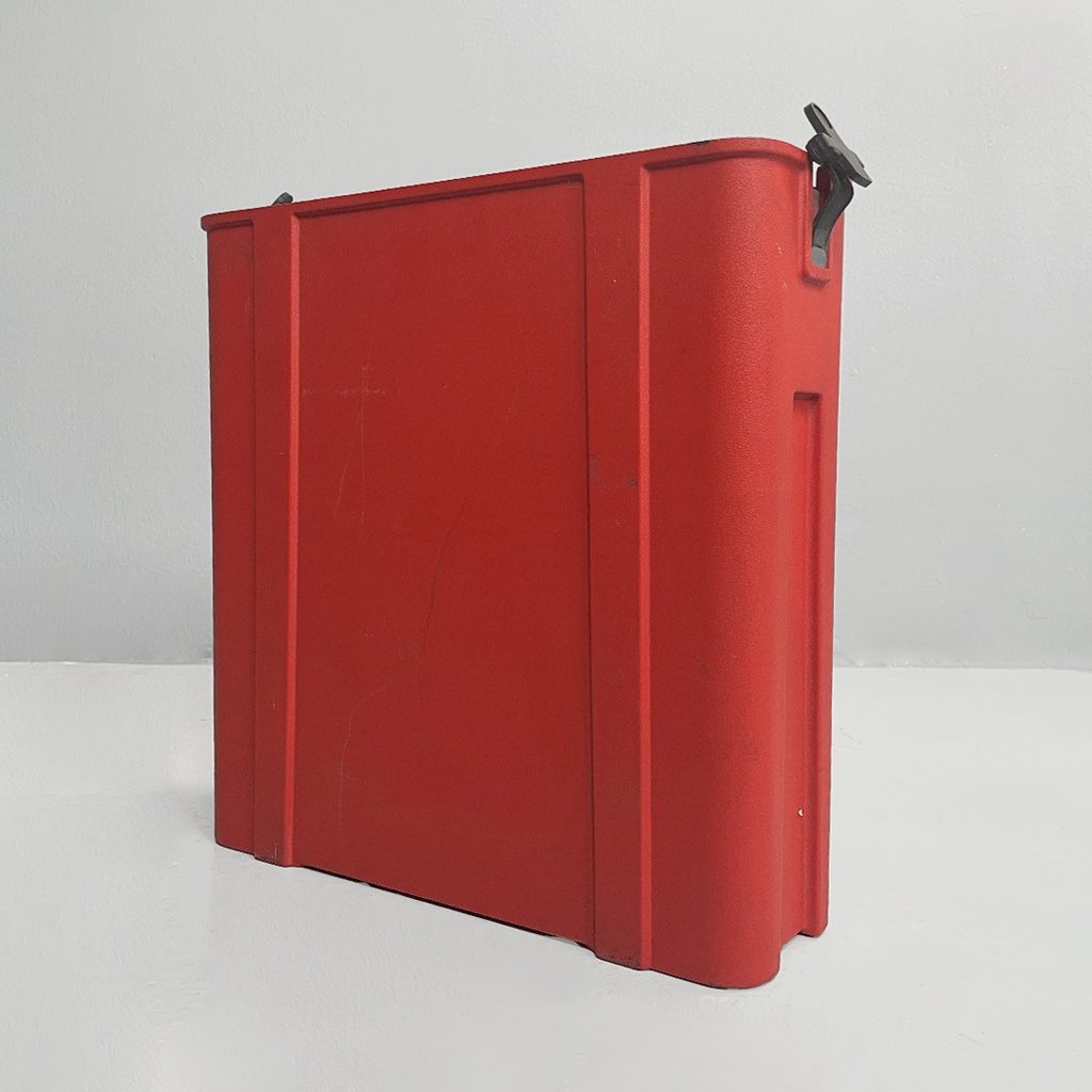 Macchina da scrivere Valentine di Ettore Sottsass e Perry A. King per Olivetti, 1970 ca. 