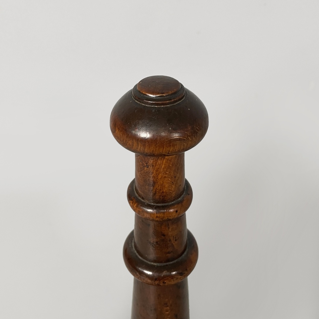Fermaporta in legno, 1930 ca.