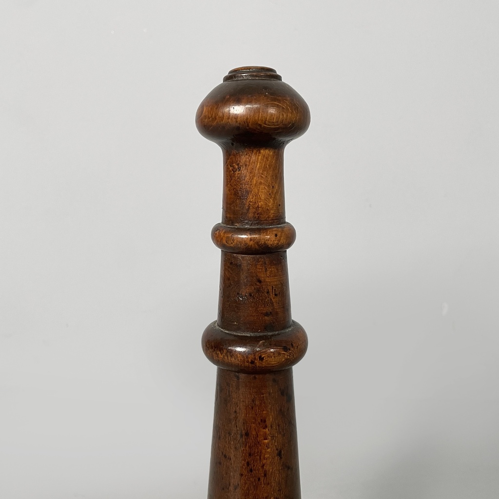Fermaporta in legno, 1930 ca.