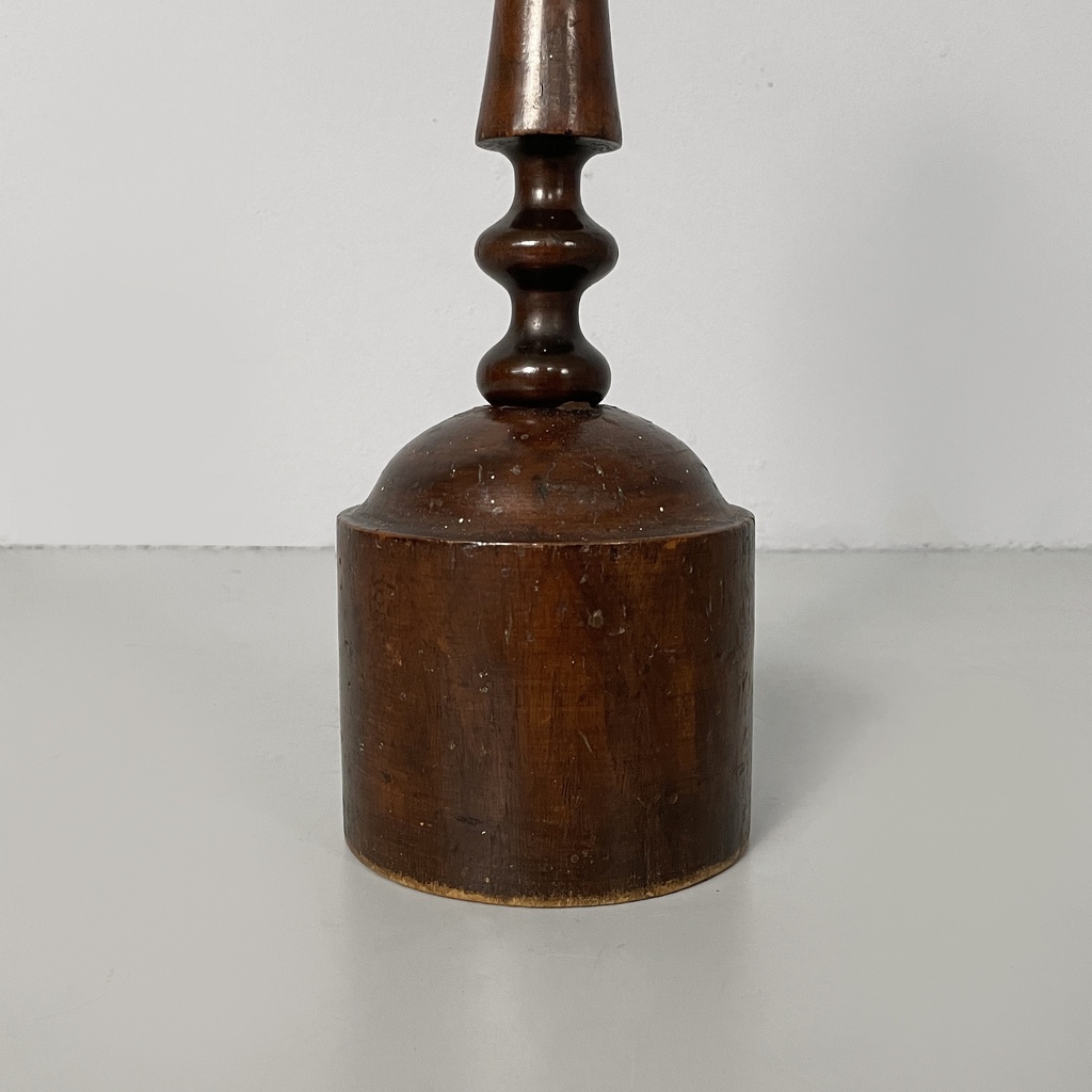 Fermaporta in legno, 1930 ca.