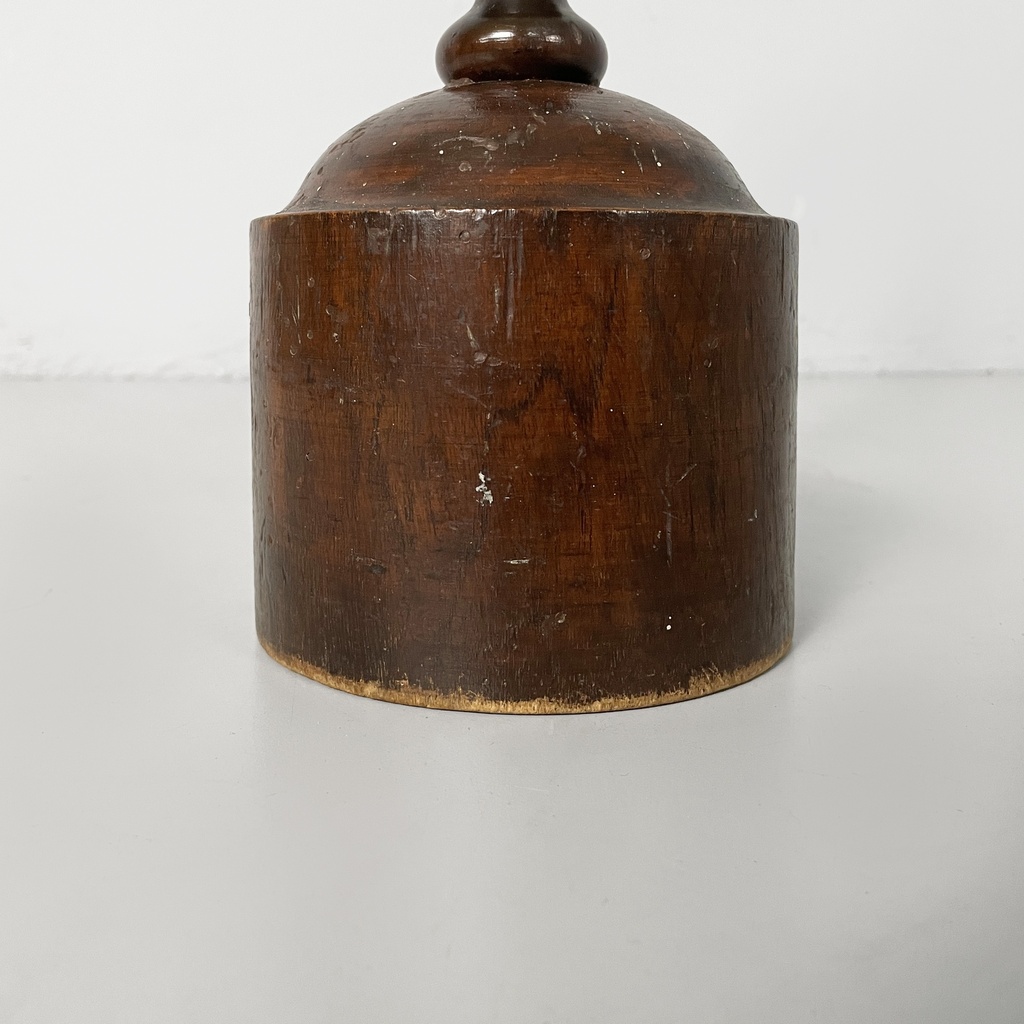 Fermaporta in legno, 1930 ca.