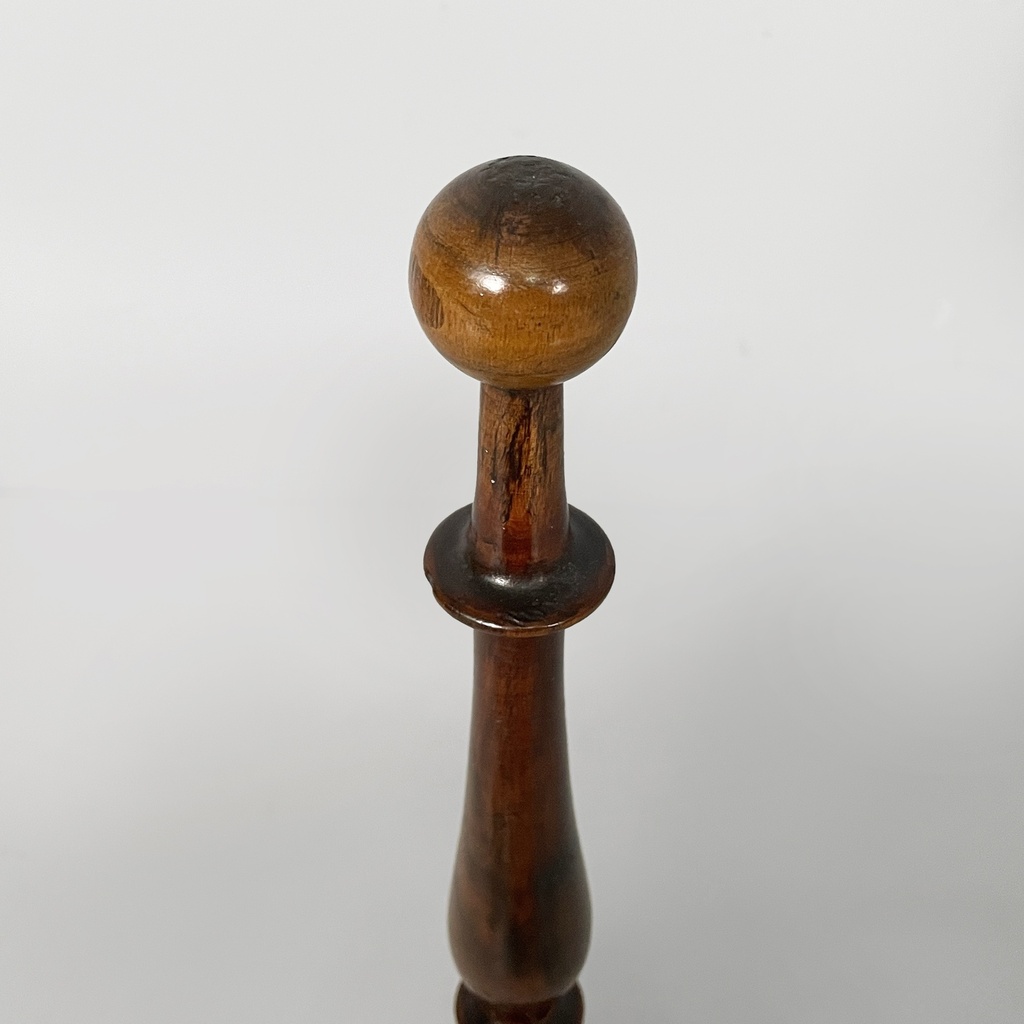 Fermaporta in legno, 1930 ca.