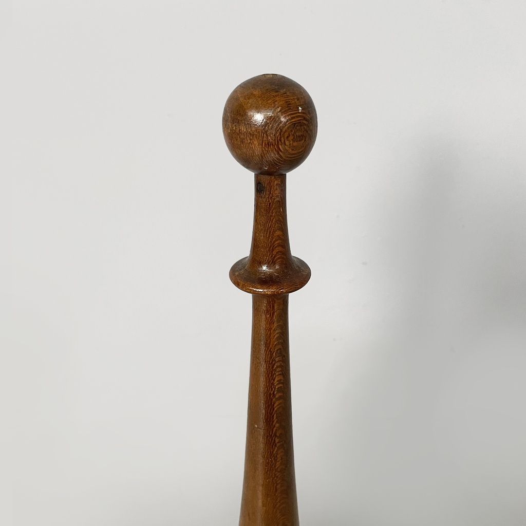 Fermaporta in legno, 1930 ca.