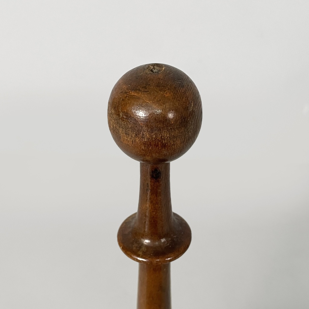 Fermaporta in legno, 1930 ca.