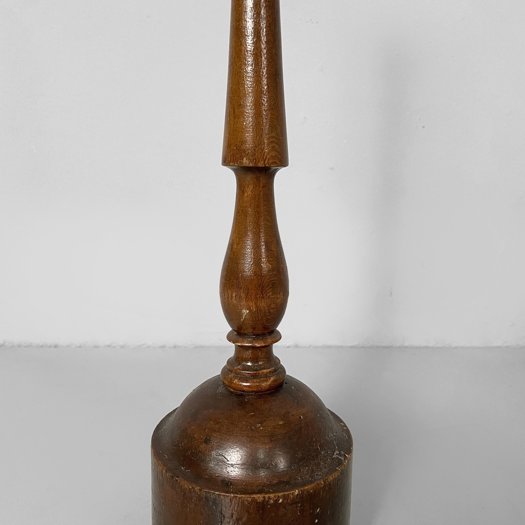 Fermaporta in legno, 1930 ca.