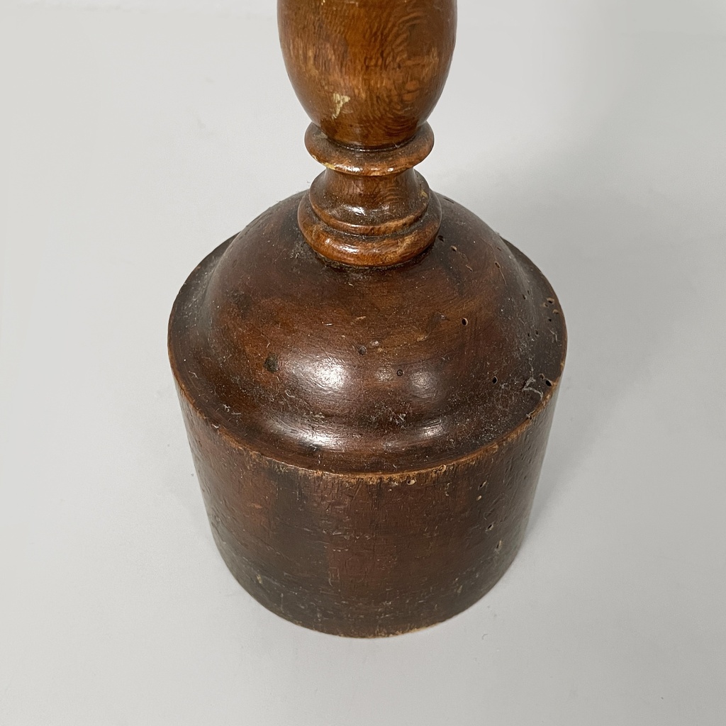 Fermaporta in legno, 1930 ca.